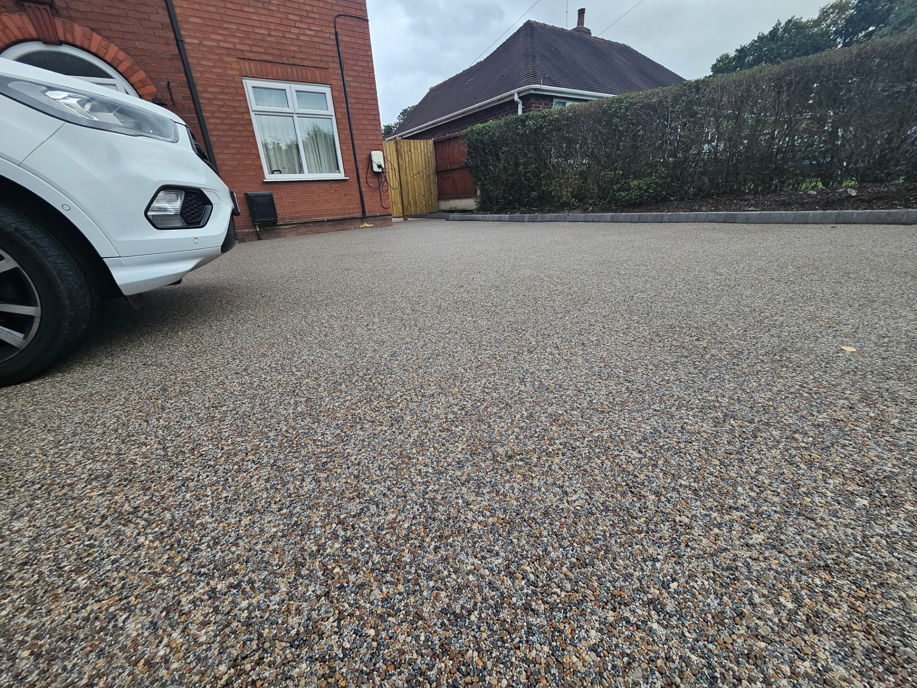Close-up of the resin bound driveway surface in Elworth